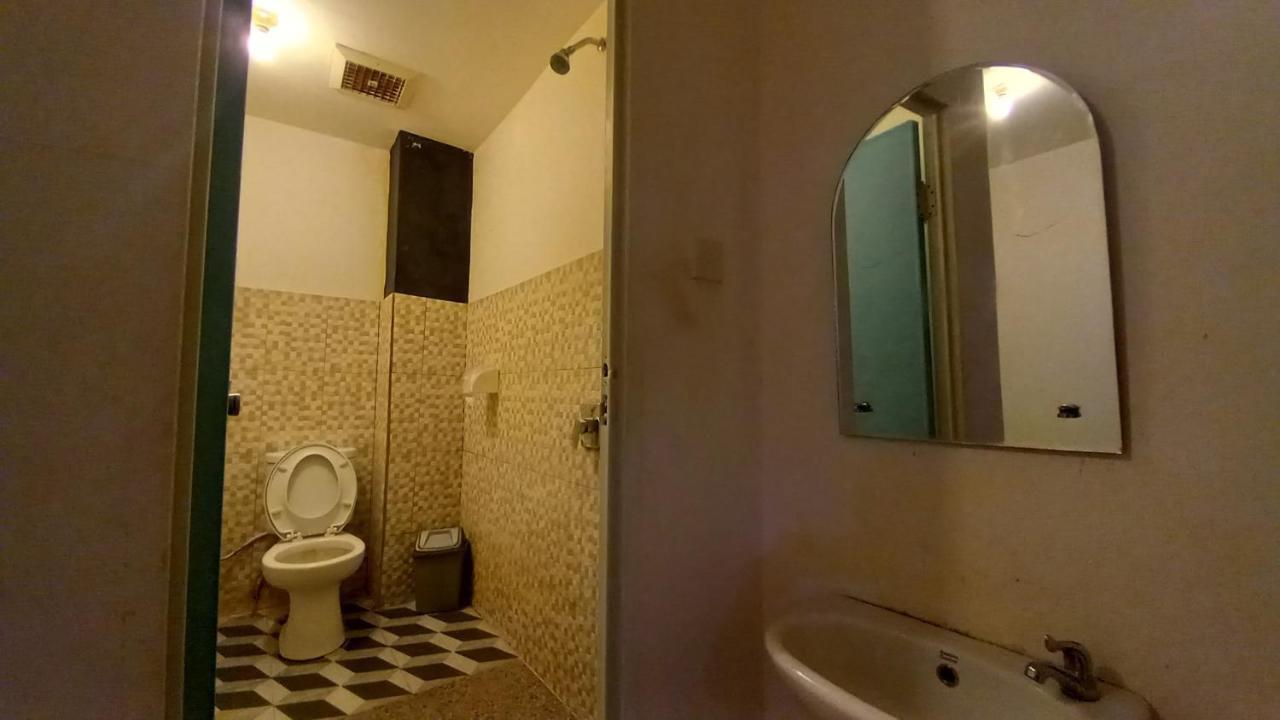 Dc Hotel & Hostel Labuan Bajo Exterior photo