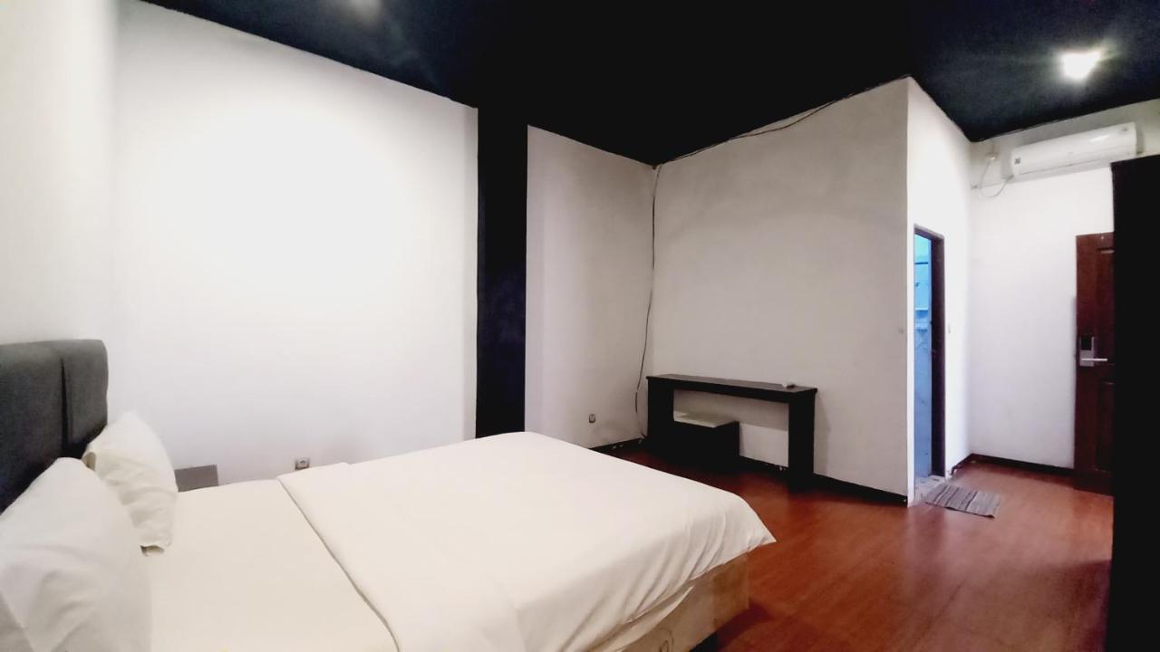 Dc Hotel & Hostel Labuan Bajo Exterior photo